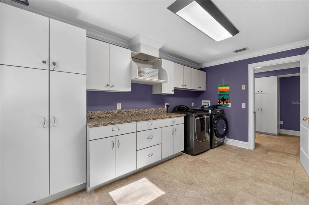For Sale: $1,400,000 (5 beds, 5 baths, 6348 Square Feet)