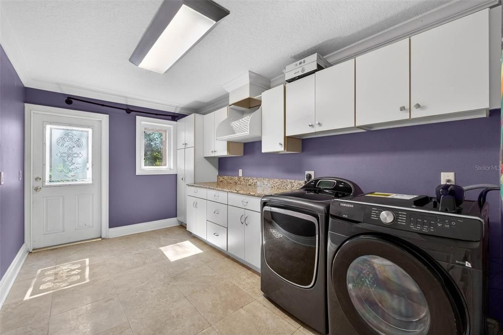 For Sale: $1,400,000 (5 beds, 5 baths, 6348 Square Feet)