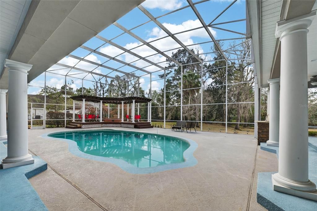 For Sale: $1,400,000 (5 beds, 5 baths, 6348 Square Feet)