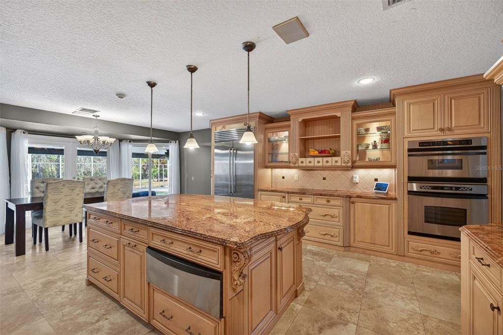 For Sale: $1,400,000 (5 beds, 5 baths, 6348 Square Feet)