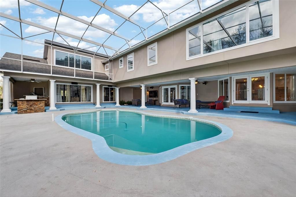 For Sale: $1,400,000 (5 beds, 5 baths, 6348 Square Feet)
