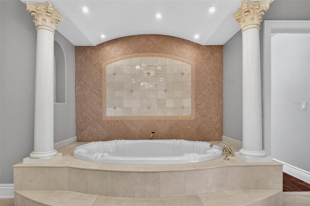 For Sale: $1,400,000 (5 beds, 5 baths, 6348 Square Feet)