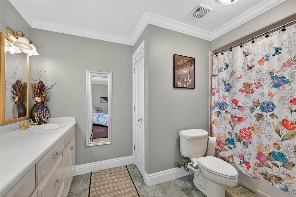For Sale: $1,400,000 (5 beds, 5 baths, 6348 Square Feet)