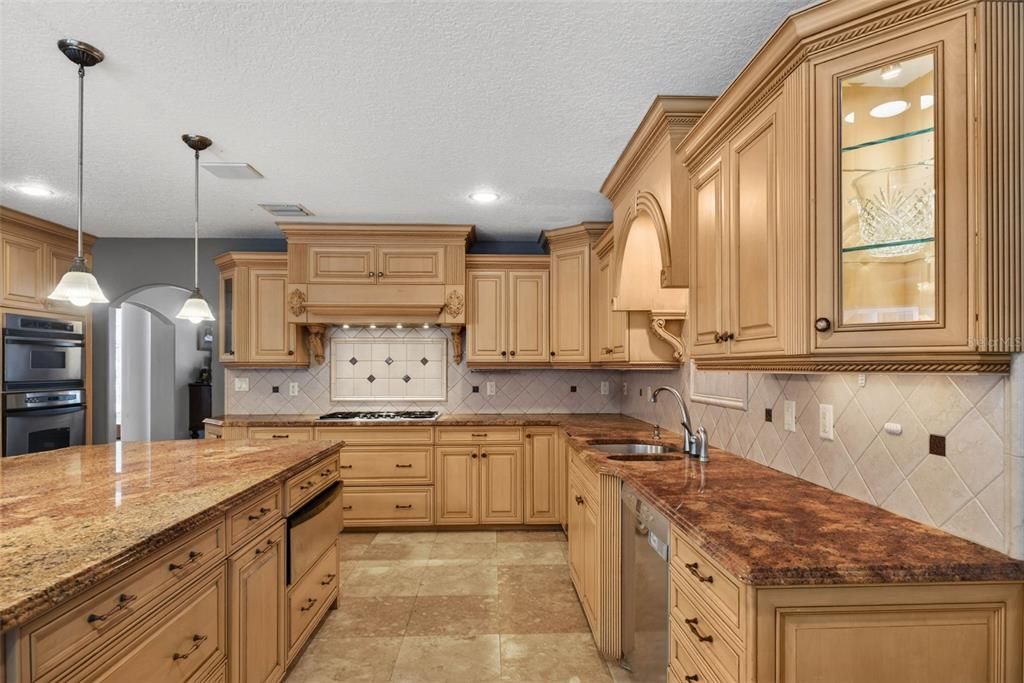 For Sale: $1,400,000 (5 beds, 5 baths, 6348 Square Feet)