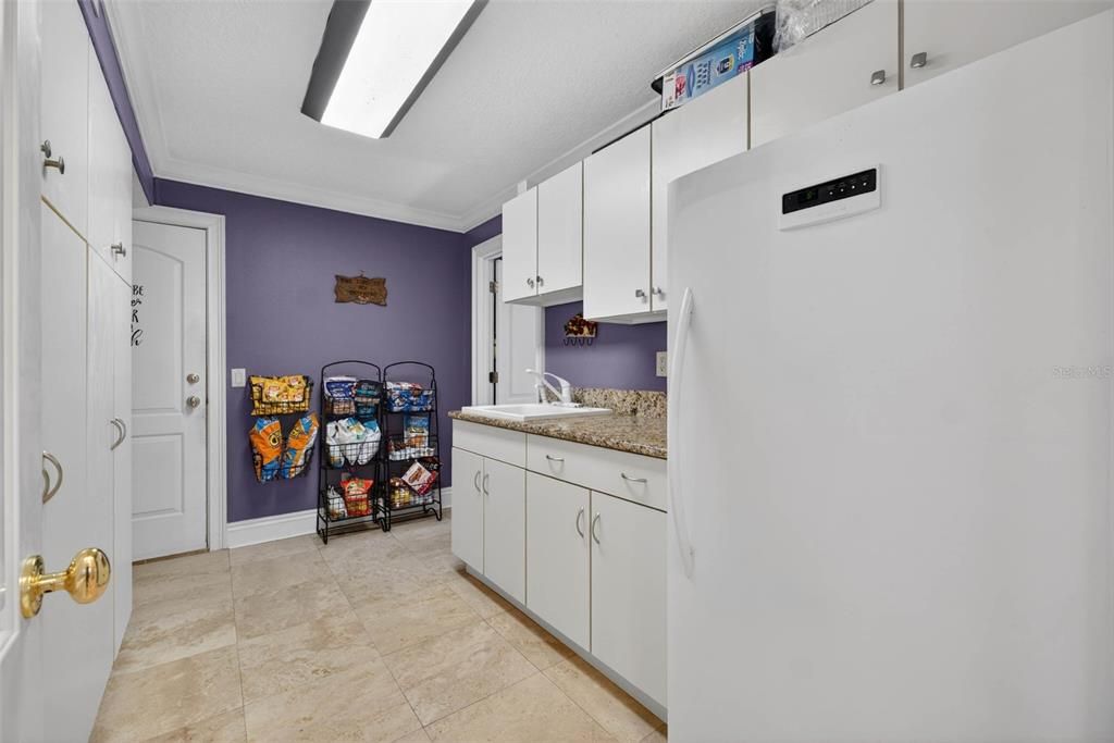 For Sale: $1,400,000 (5 beds, 5 baths, 6348 Square Feet)
