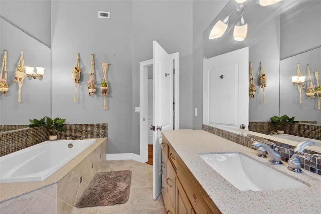 For Sale: $1,400,000 (5 beds, 5 baths, 6348 Square Feet)