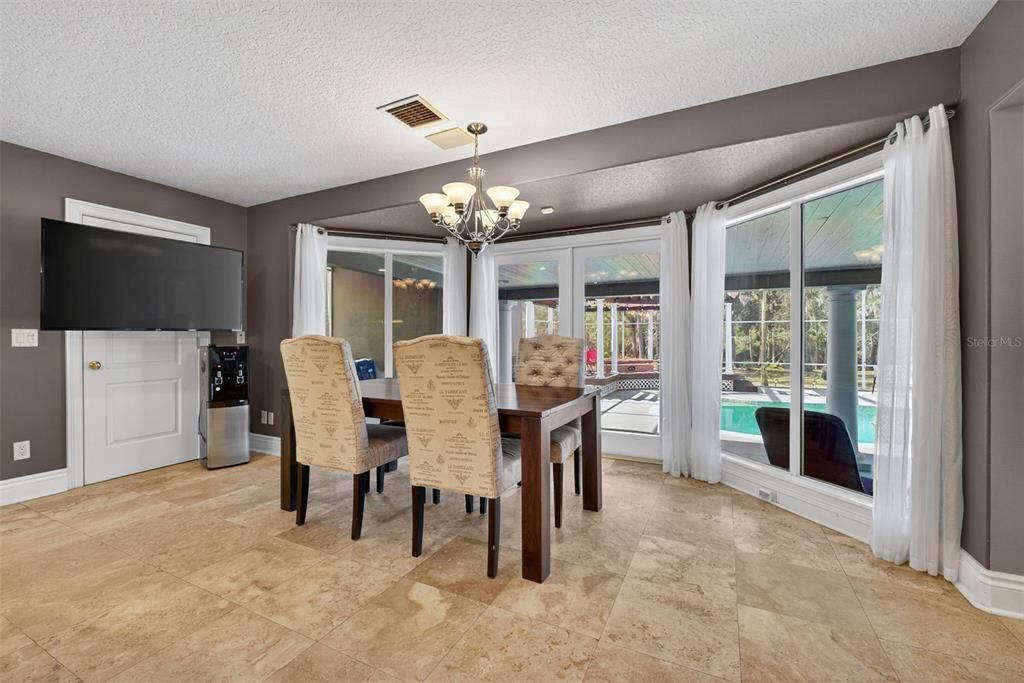 For Sale: $1,400,000 (5 beds, 5 baths, 6348 Square Feet)