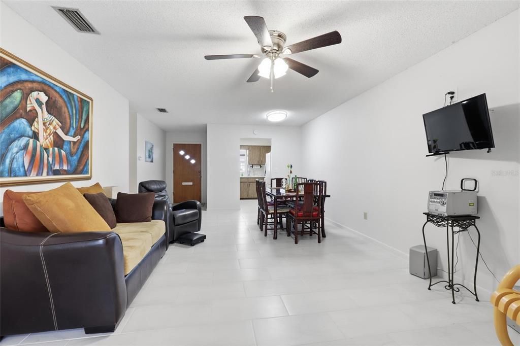 En Venta: $145,000 (2 camas, 2 baños, 979 Pies cuadrados)