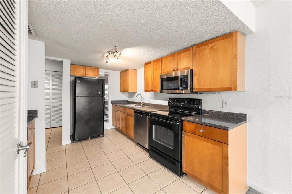 На продажу: $125,000 (3 спален, 2 ванн, 1278 Квадратных фут)