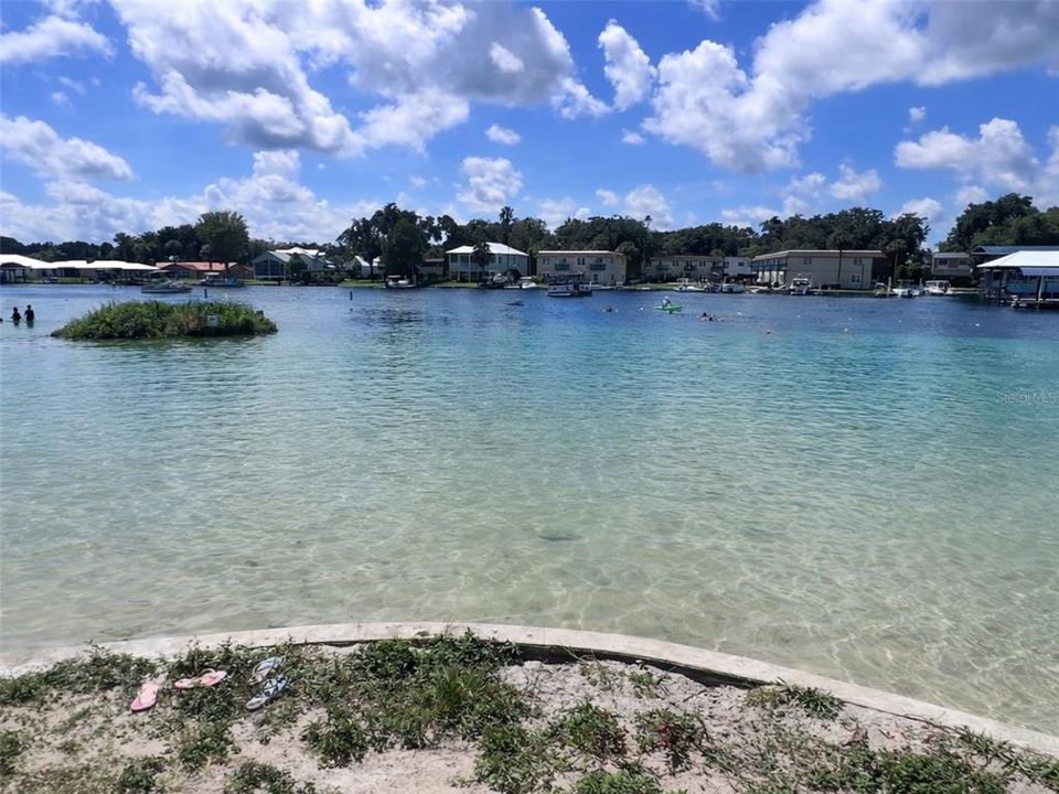 待售: $265,000 (0.40 acres)