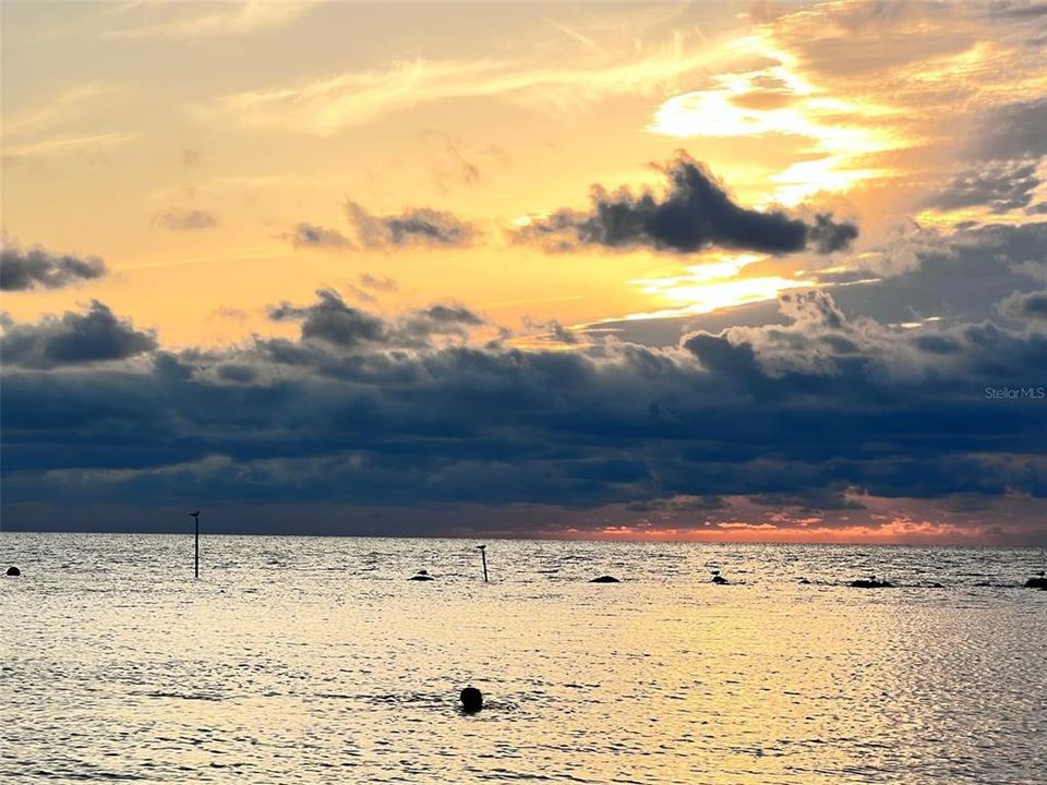 待售: $265,000 (0.40 acres)