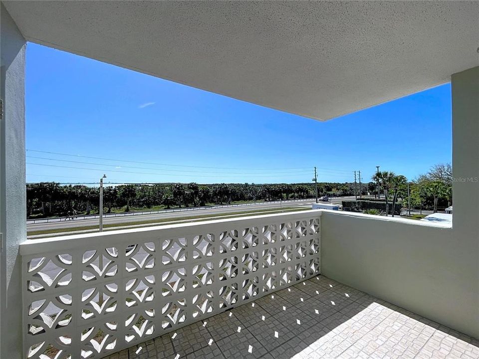 На продажу: $255,000 (2 спален, 2 ванн, 975 Квадратных фут)