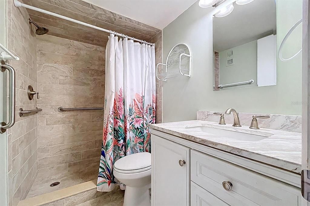 На продажу: $255,000 (2 спален, 2 ванн, 975 Квадратных фут)