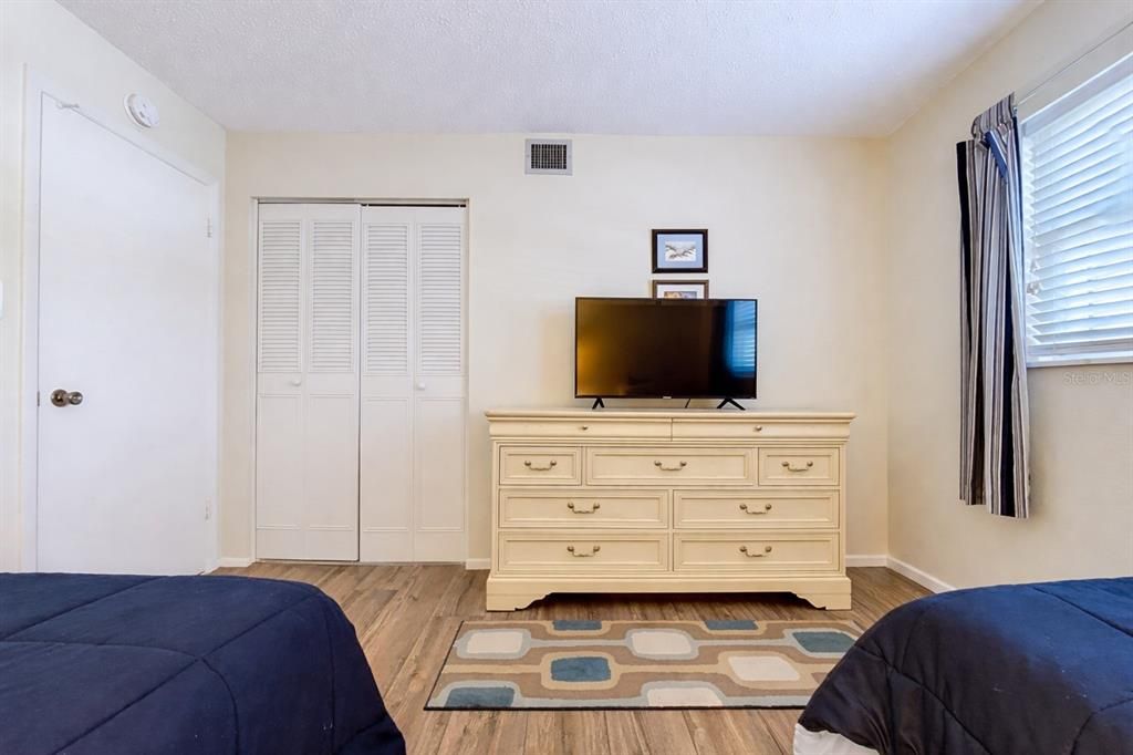 На продажу: $255,000 (2 спален, 2 ванн, 975 Квадратных фут)