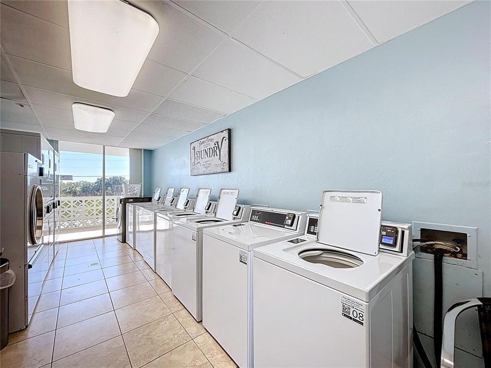 На продажу: $255,000 (2 спален, 2 ванн, 975 Квадратных фут)