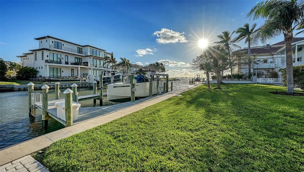 For Sale: $2,950,000 (4 beds, 4 baths, 2689 Square Feet)