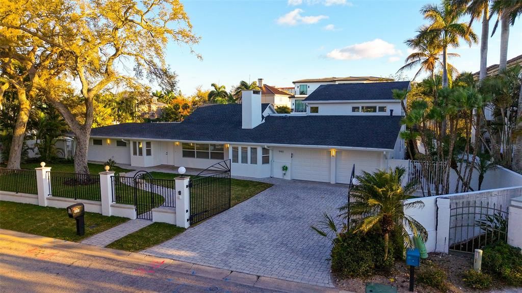 For Sale: $2,950,000 (4 beds, 4 baths, 2689 Square Feet)