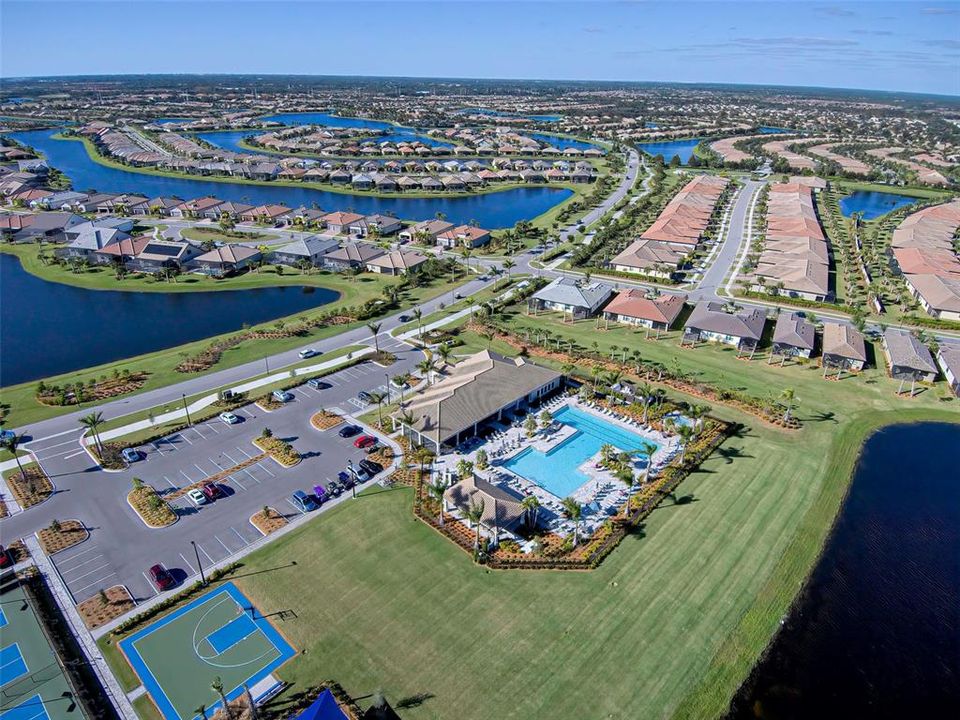 Под контрактом: $434,900 (2 спален, 2 ванн, 1611 Квадратных фут)