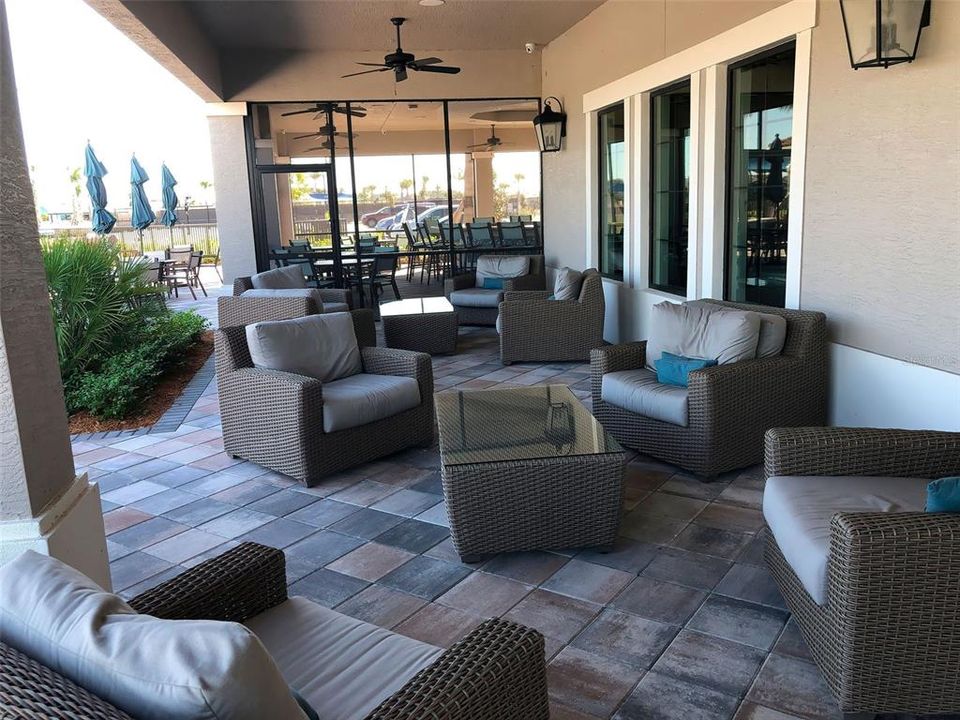 Под контрактом: $434,900 (2 спален, 2 ванн, 1611 Квадратных фут)