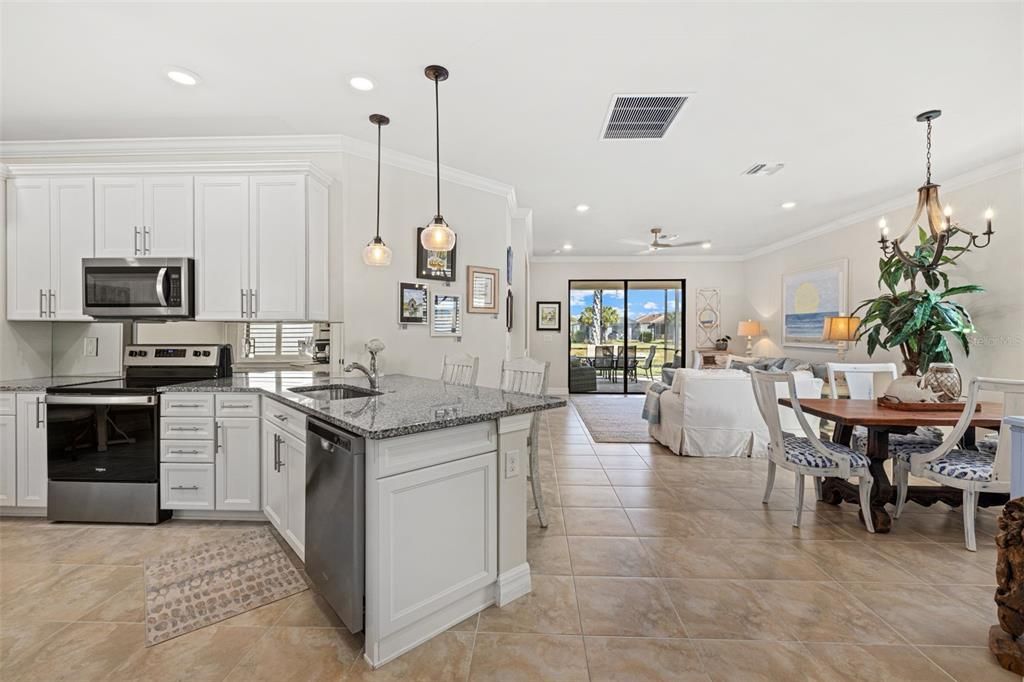 Под контрактом: $434,900 (2 спален, 2 ванн, 1611 Квадратных фут)