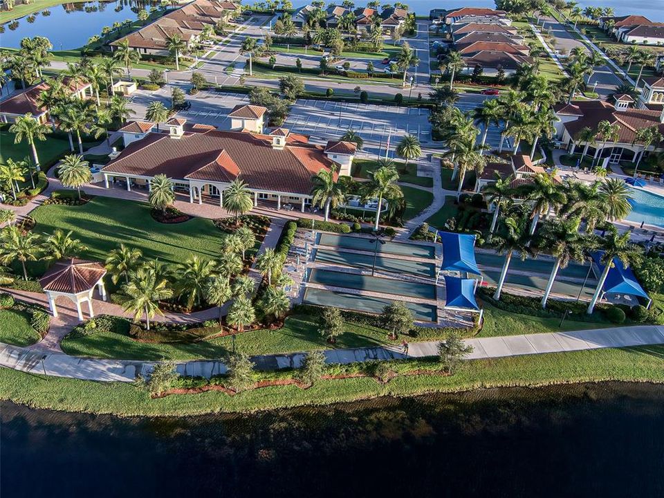 Под контрактом: $434,900 (2 спален, 2 ванн, 1611 Квадратных фут)