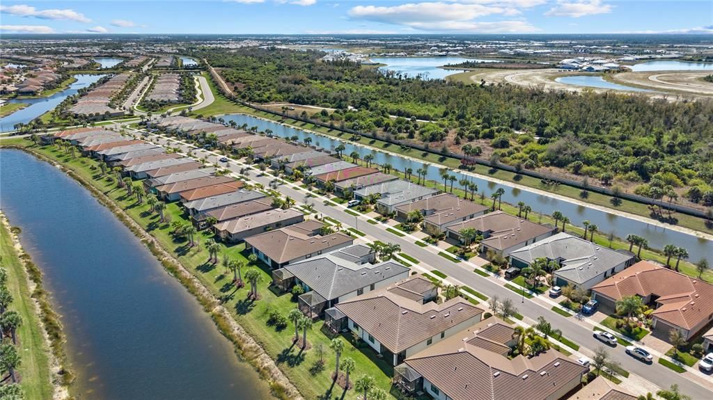 Под контрактом: $434,900 (2 спален, 2 ванн, 1611 Квадратных фут)