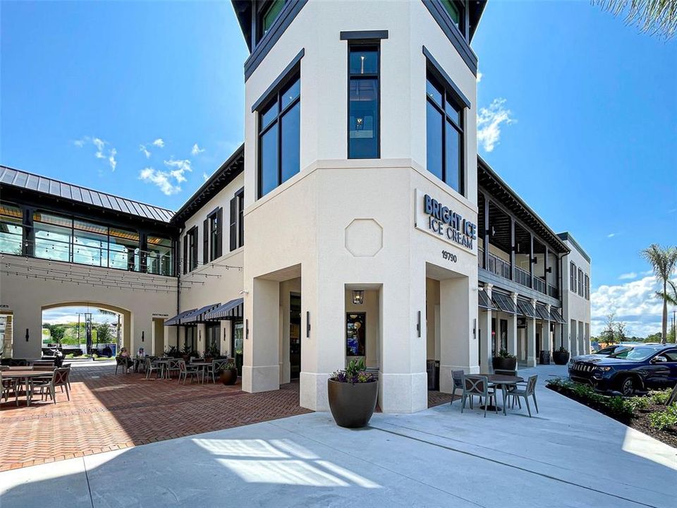 Под контрактом: $434,900 (2 спален, 2 ванн, 1611 Квадратных фут)