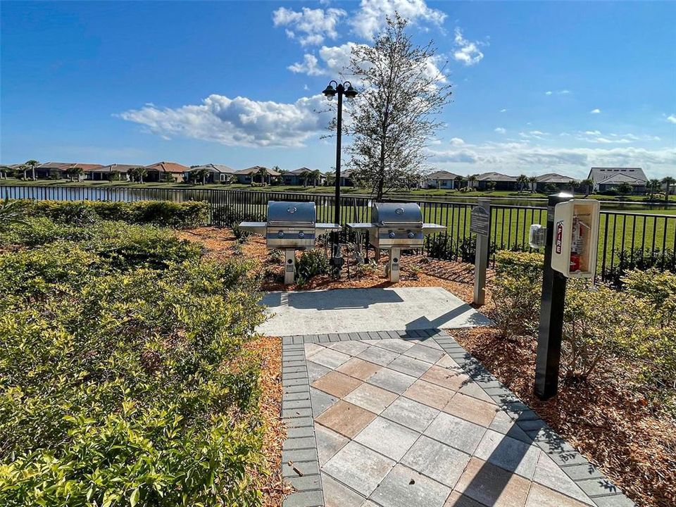 Под контрактом: $434,900 (2 спален, 2 ванн, 1611 Квадратных фут)