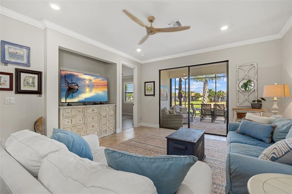 Под контрактом: $434,900 (2 спален, 2 ванн, 1611 Квадратных фут)