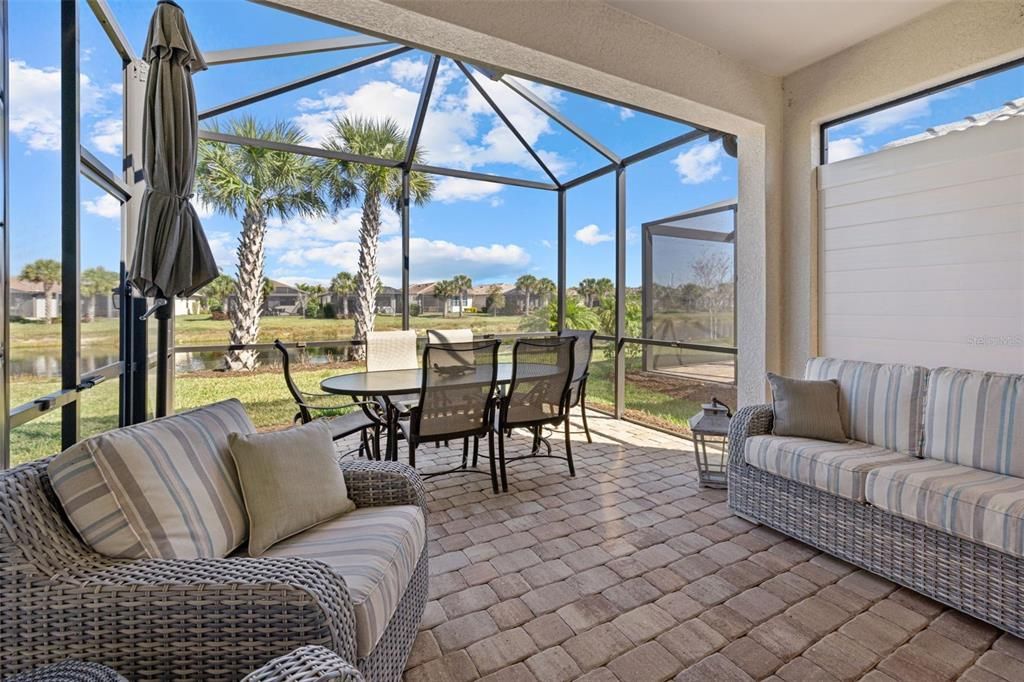 Под контрактом: $434,900 (2 спален, 2 ванн, 1611 Квадратных фут)