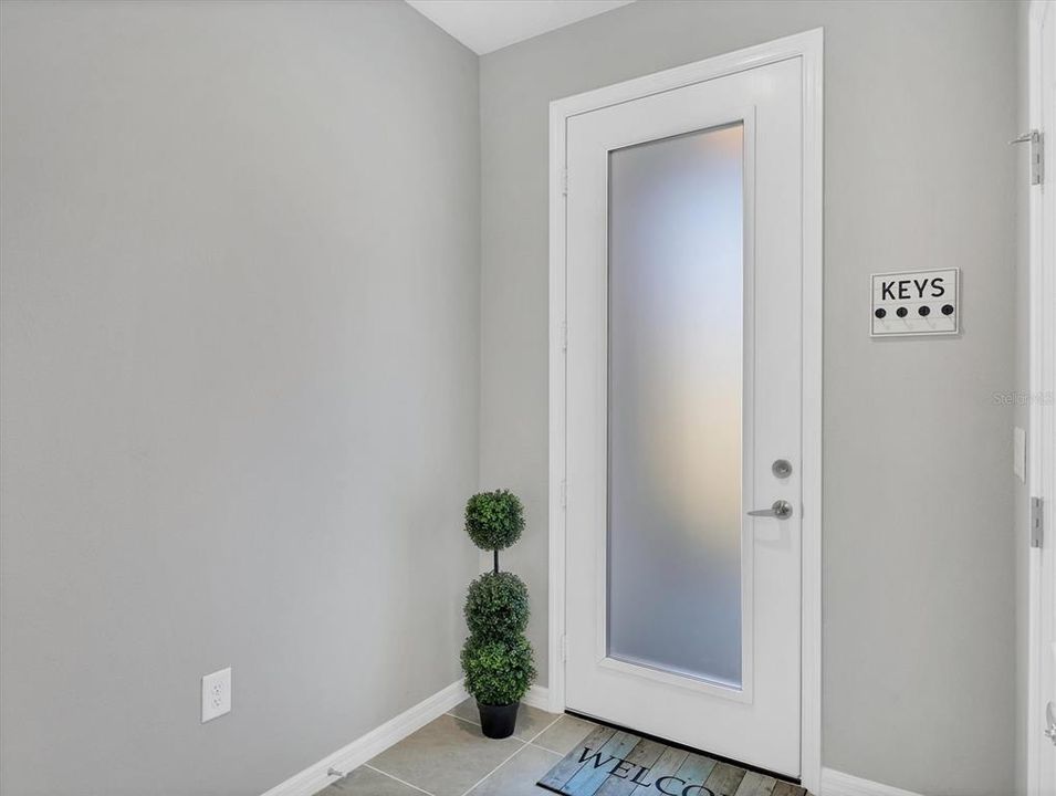 For Rent: $2,650 (3 beds, 2 baths, 1836 Square Feet)