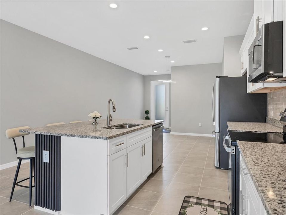 For Rent: $2,650 (3 beds, 2 baths, 1836 Square Feet)