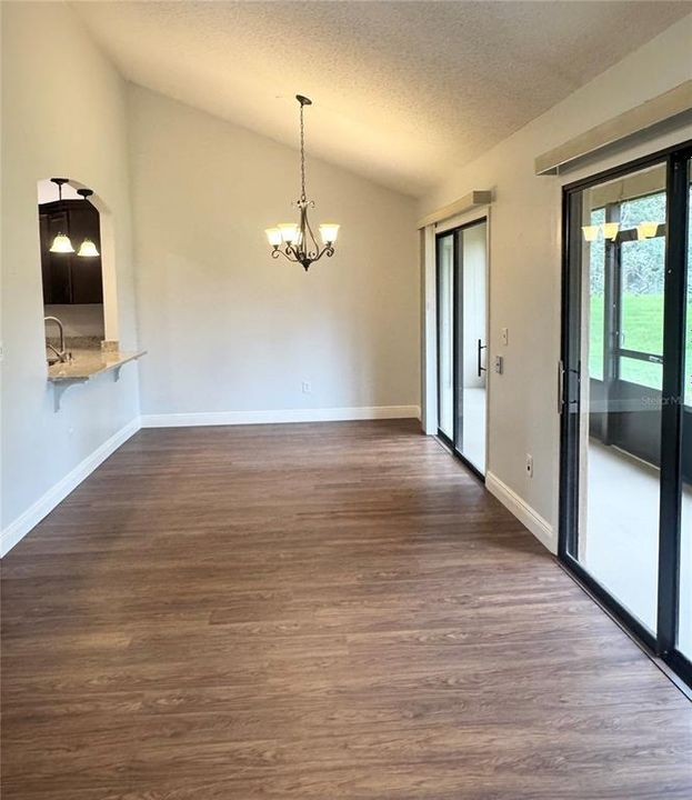 Под контрактом: $274,999 (2 спален, 2 ванн, 1260 Квадратных фут)