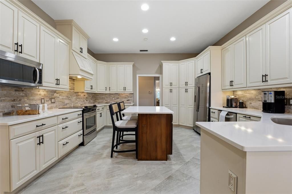 For Sale: $1,395,000 (3 beds, 3 baths, 3747 Square Feet)