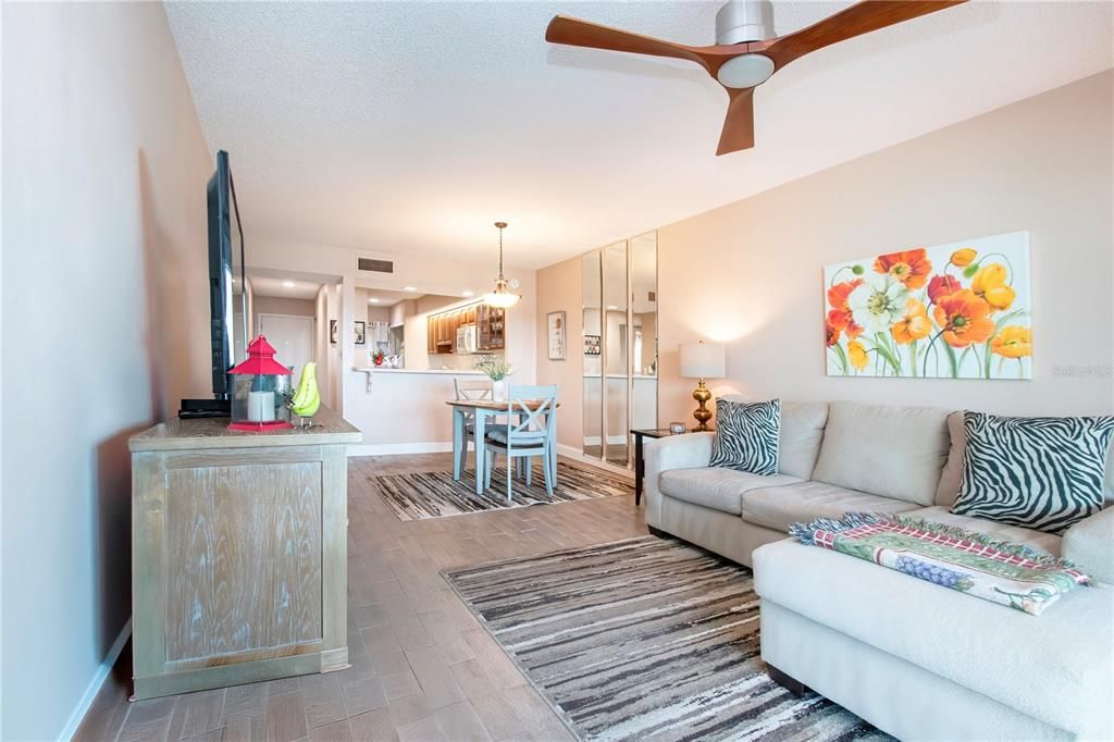 En Venta: $321,400 (2 camas, 2 baños, 1095 Pies cuadrados)