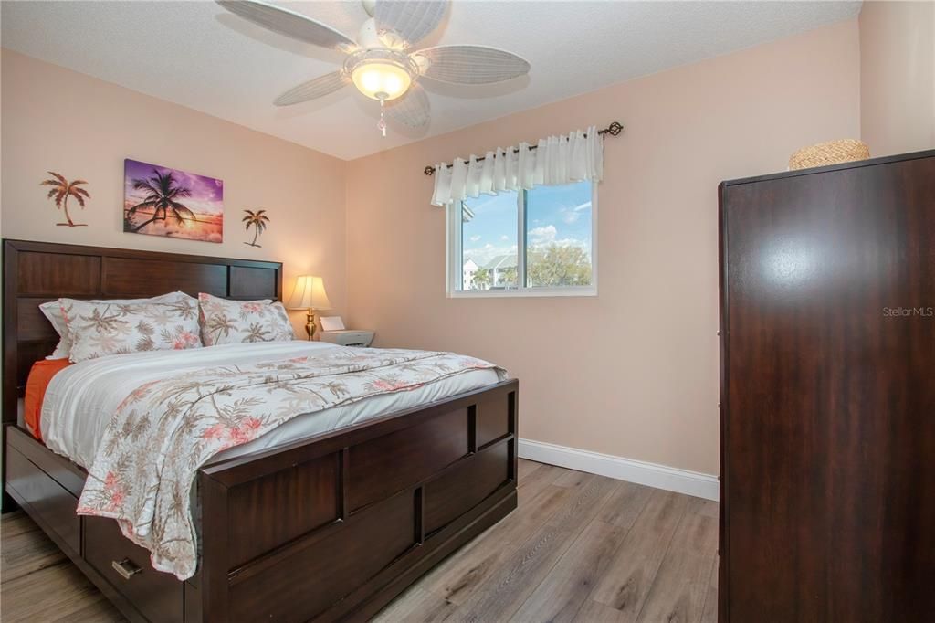 En Venta: $321,400 (2 camas, 2 baños, 1095 Pies cuadrados)