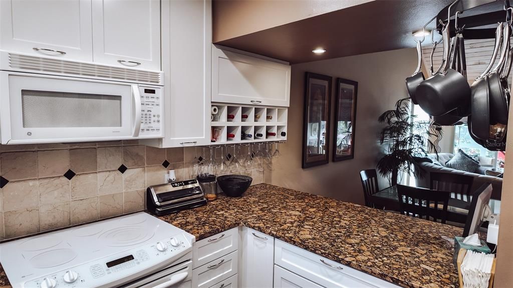 For Sale: $225,000 (2 beds, 2 baths, 1104 Square Feet)