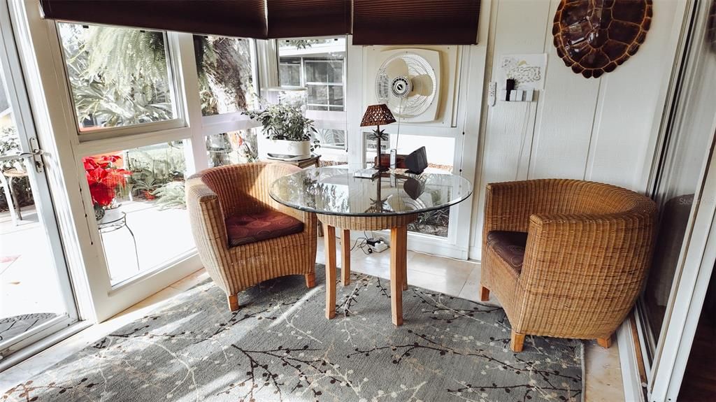 For Sale: $225,000 (2 beds, 2 baths, 1104 Square Feet)