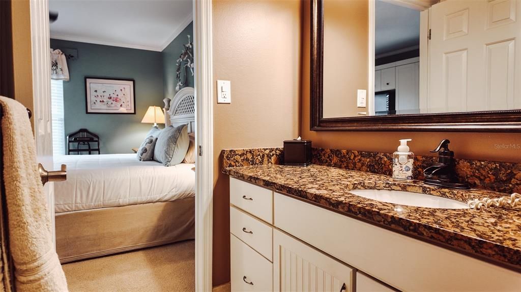 For Sale: $225,000 (2 beds, 2 baths, 1104 Square Feet)