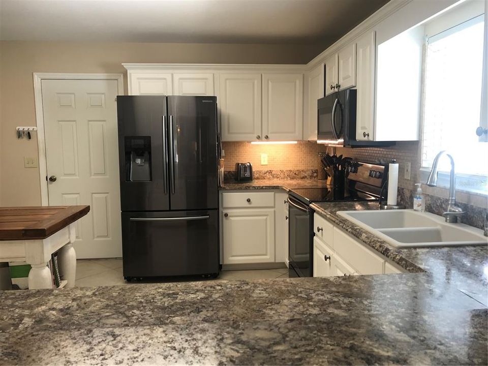 For Sale: $239,900 (2 beds, 2 baths, 1560 Square Feet)