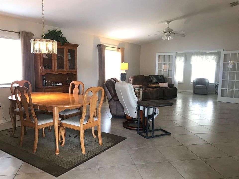 For Sale: $239,900 (2 beds, 2 baths, 1560 Square Feet)