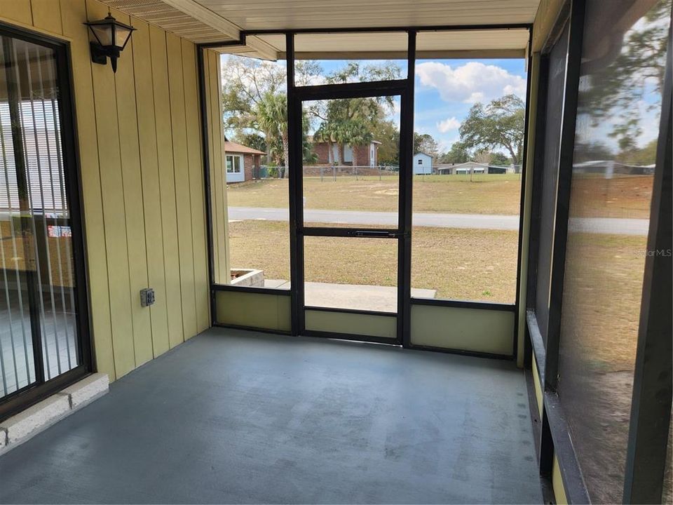 Active With Contract: $119,000 (2 beds, 1 baths, 864 Square Feet)