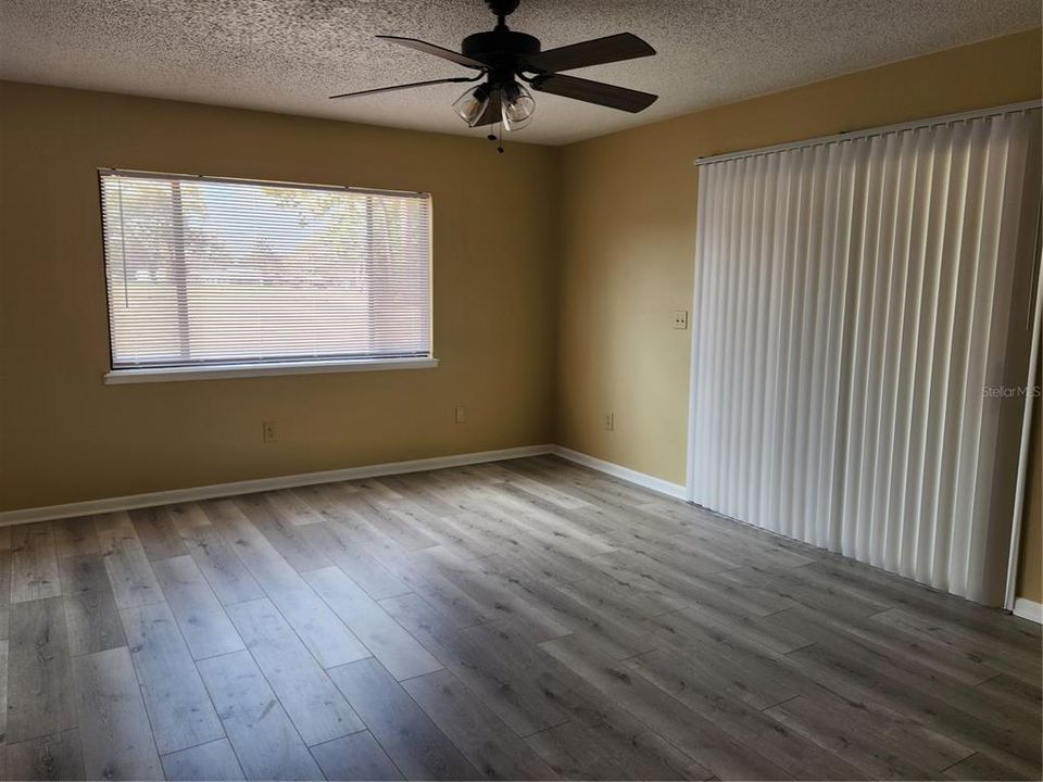 Active With Contract: $119,000 (2 beds, 1 baths, 864 Square Feet)