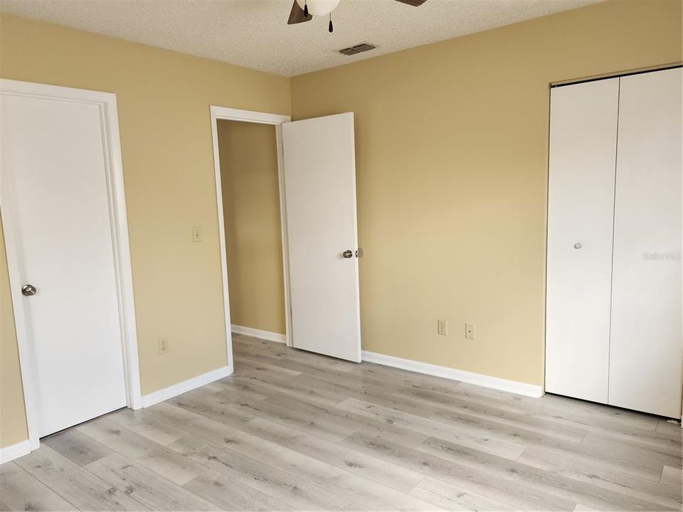 Active With Contract: $119,000 (2 beds, 1 baths, 864 Square Feet)