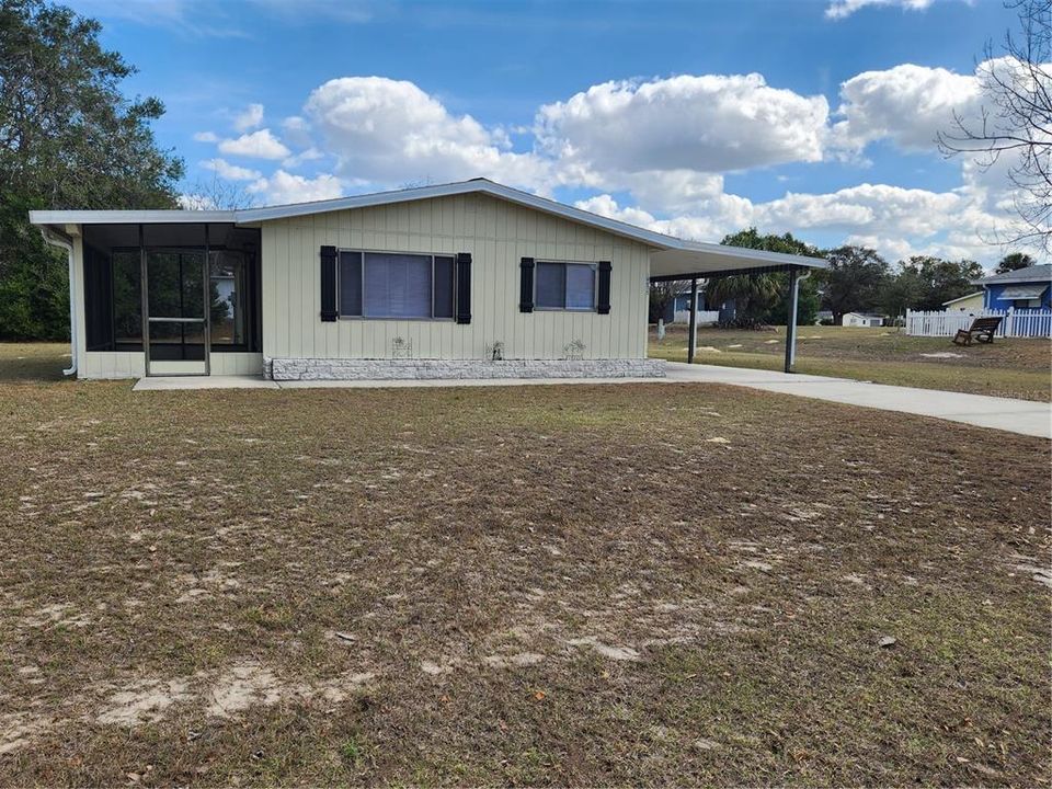 Active With Contract: $119,000 (2 beds, 1 baths, 864 Square Feet)