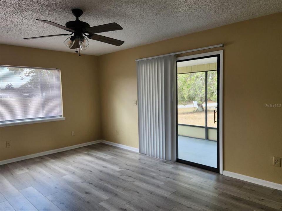 Active With Contract: $119,000 (2 beds, 1 baths, 864 Square Feet)