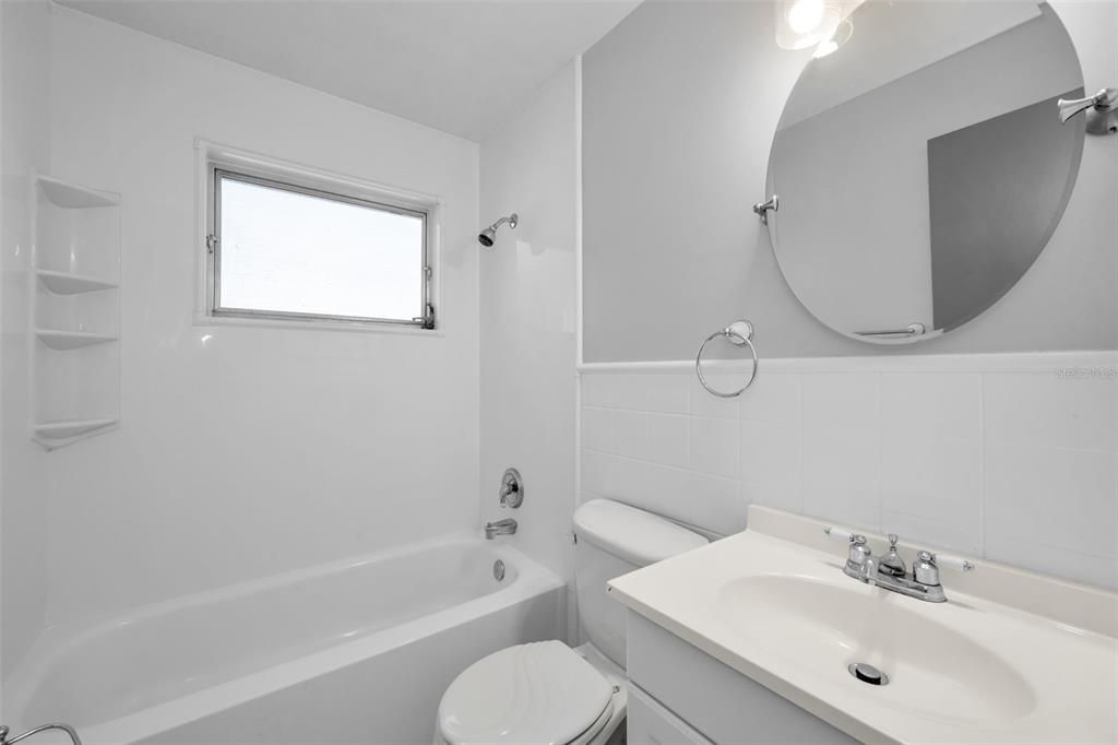 На продажу: $359,900 (4 спален, 2 ванн, 1306 Квадратных фут)