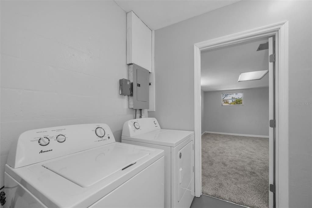 На продажу: $359,900 (4 спален, 2 ванн, 1306 Квадратных фут)