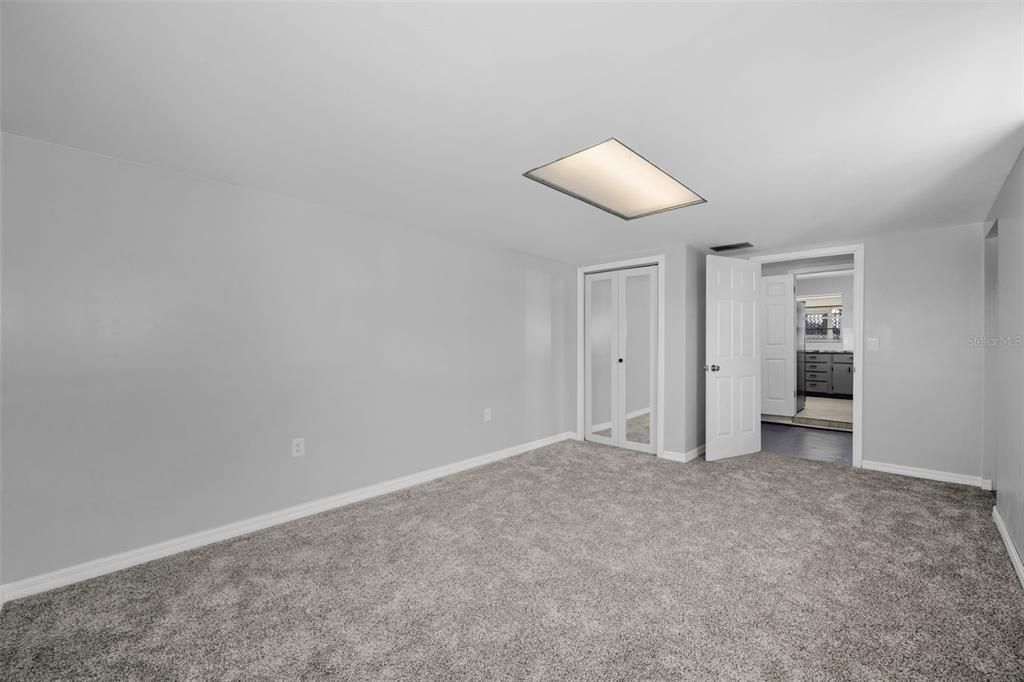 На продажу: $359,900 (4 спален, 2 ванн, 1306 Квадратных фут)