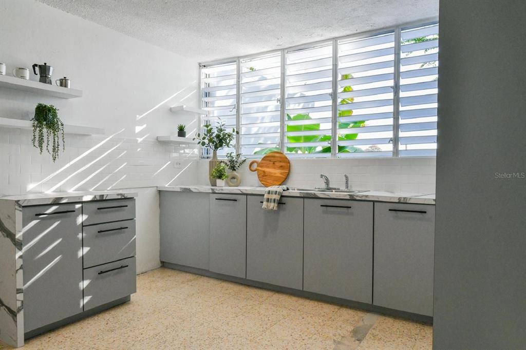 Active With Contract: $198,000 (3 beds, 2 baths, 1871 Square Feet)